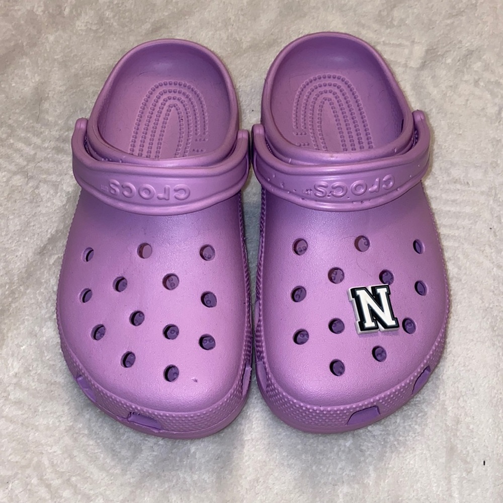 Purple Crocs. NBW. size M:6 W:8